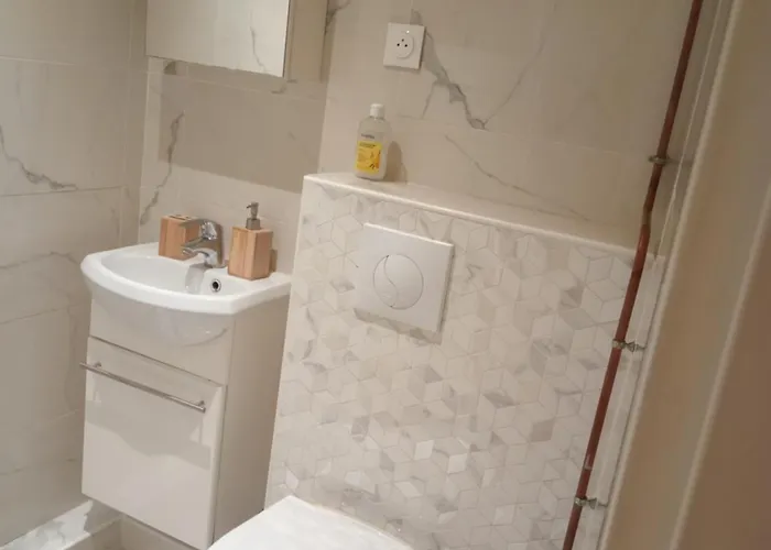 Apartment Proche Centre Et Metro Paris